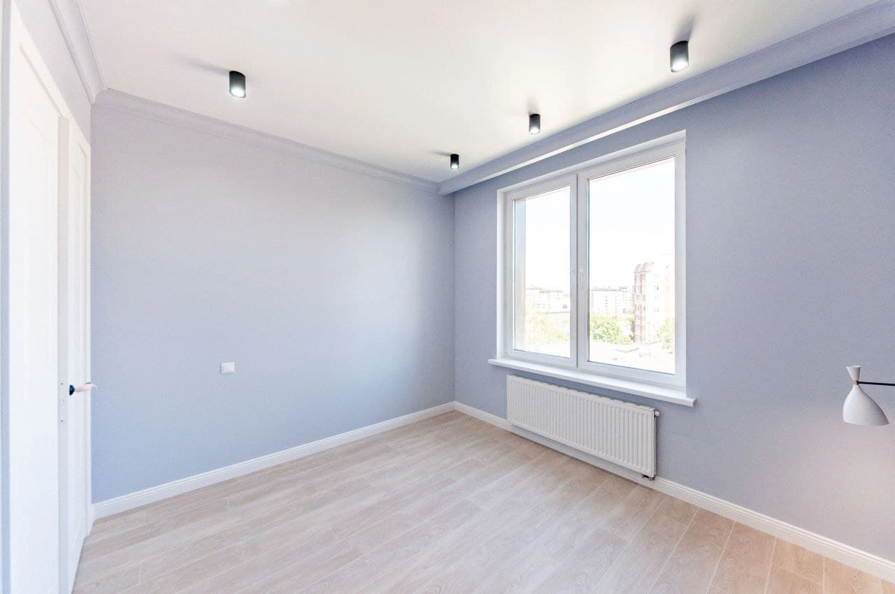 Окраска стен в квартире: плюсы, минусы и выбор краски