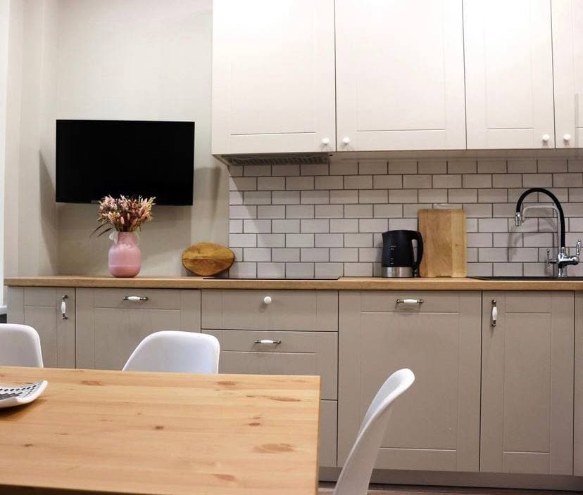 Тренды в дизайне интерьера: природные материалы и цвета